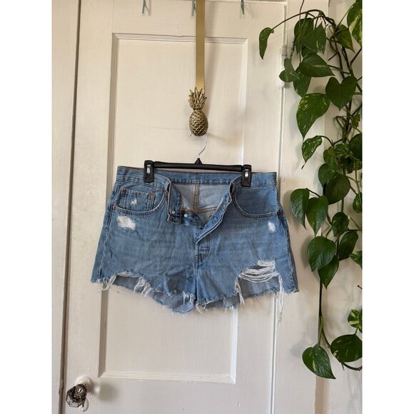 Levi’s 501 waist size 33 multi button jean shorts - Picture 1 of 7